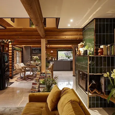 Uniq Log House, Private Garden, Artist Road וילה