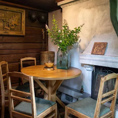 Uniq Log House, Private Garden, Artist Road * טוסולה