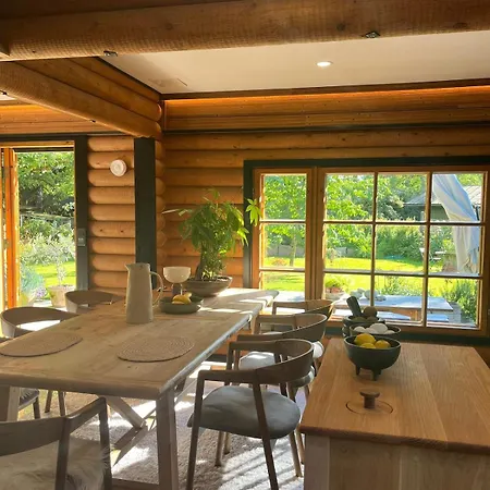 Uniq Log House, Private Garden, Artist Road * טוסולה