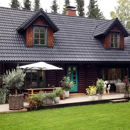 Uniq Log House, Private Garden, Artist Road וילה טוסולה
