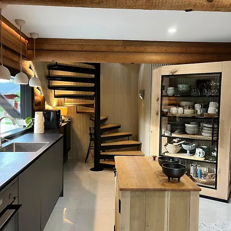 Uniq Log House, Private Garden, Artist Road וילה טוסולה