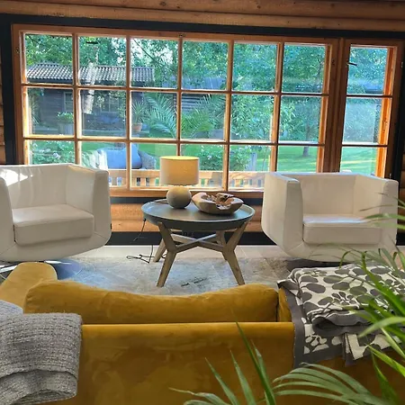 Uniq Log House, Private Garden, Artist Road * טוסולה