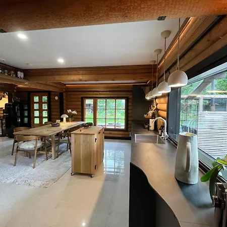 Uniq Log House, Private Garden, Artist Road * טוסולה