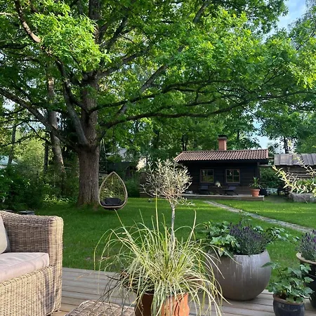 וילה Uniq Log House, Private Garden, Artist Road טוסולה