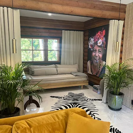 Uniq Log House, Private Garden, Artist Road *