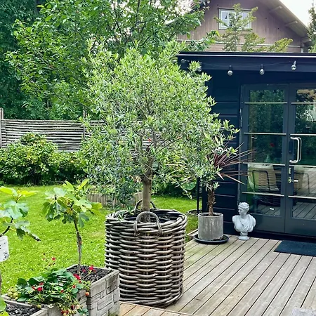 Uniq Log House, Private Garden, Artist Road * 图苏拉