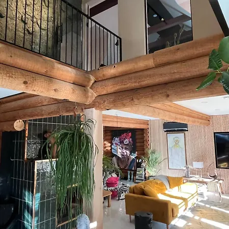 Uniq Log House, Private Garden, Artist Road 别墅