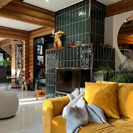 וילה Uniq Log House, Private Garden, Artist Road טוסולה